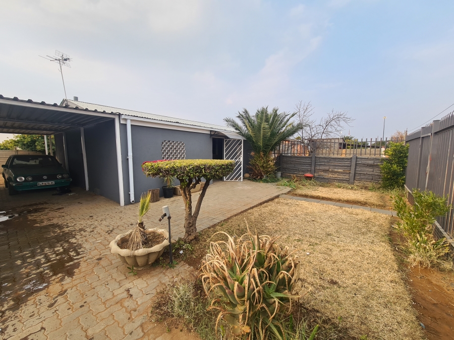 2 Bedroom Property for Sale in Roodepan Northern Cape